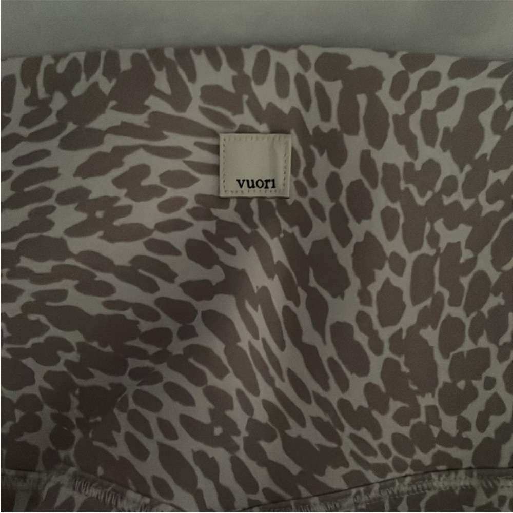 Vuori Women's Light Gray Patterned Leggings - Picture 5 of 6